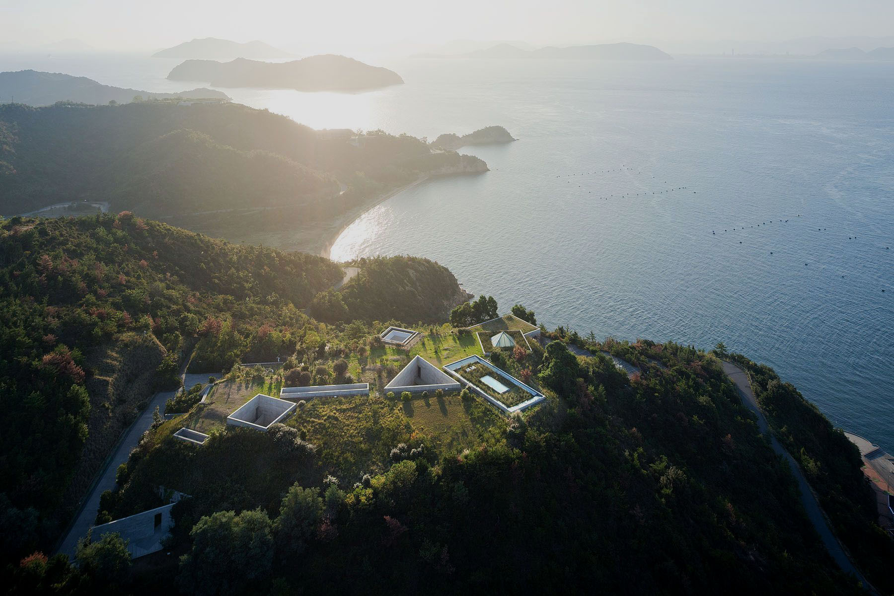 Vue sur le Benesse House Museum, conçu par Tadao Ando, lors de votre voyage au Japon avec Continents Insolites