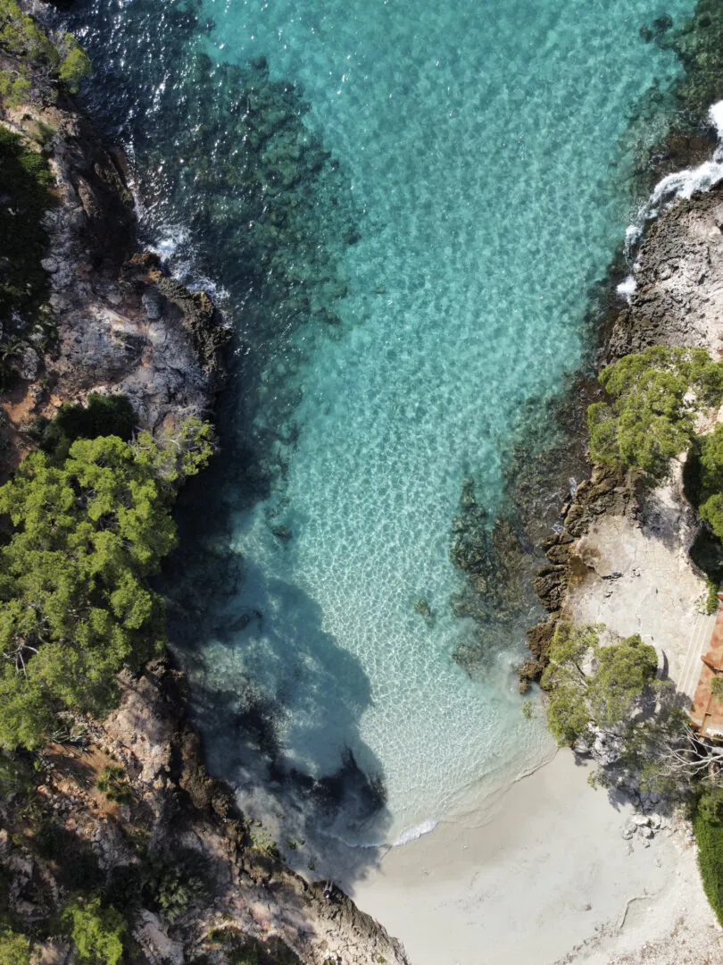 Côte sud - Les criques secrètes vues de la mer